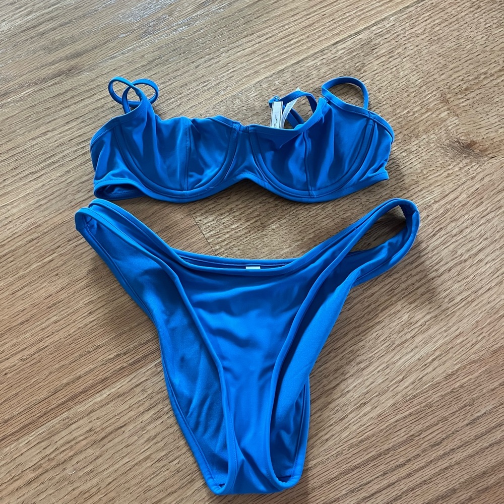 Frankie’s bikinis Blue set